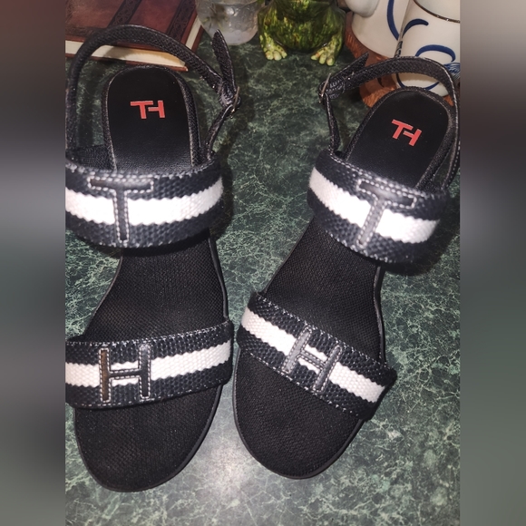 Tommy Hilfiger Heels - Picture 4 of 10